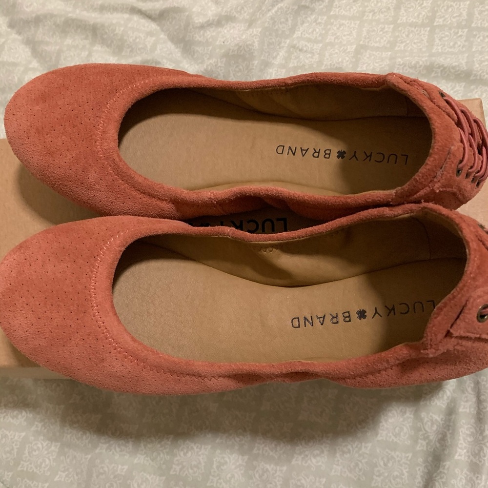 Lucky brand size 6 flat